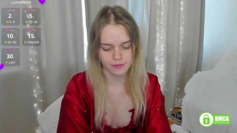 Snapshot of hello_lily chatting on 03.08.25 Lily online show from 03.08.25