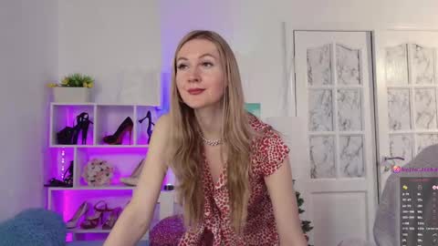 Alisia  Monday to Friday from 10 am to 4 pm GMT 2 online show from 12.18.24