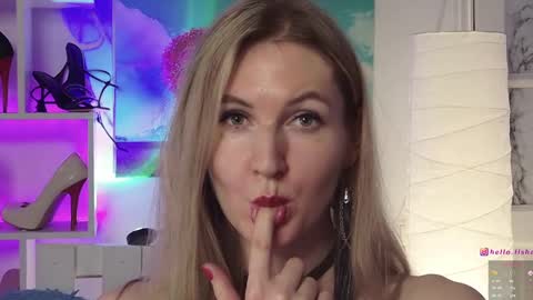 Alisia  Monday to Friday from 10 am to 4 pm GMT 2 online show from 01.10.25