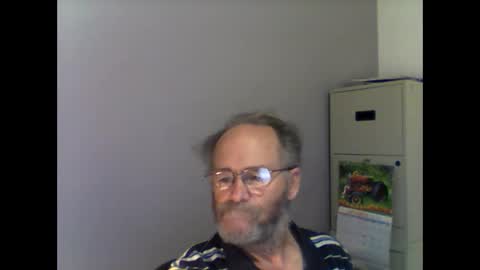 Snapshot of helopilot01 chatting on 10.04.25 helopilot01 online show from 10.04.25