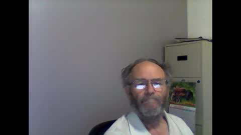 Snapshot of helopilot01 chatting on 10.21.25 helopilot01 online show from 10.21.25