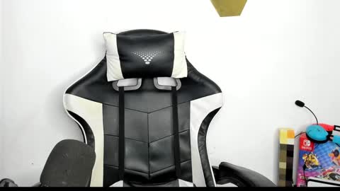 heluehorny13 online show from 12.27.24