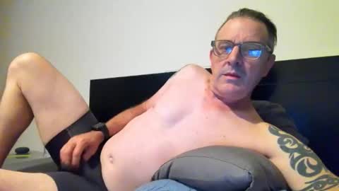 Snapshot of hempie1973 chatting on 01.18.26 hempie1973 online show from 01.18.26