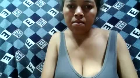 Snapshot of henitsaldy chatting on 09.14.25 henitsaldy online show from 09.14.25