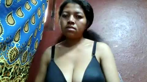 Snapshot of henitsaldy chatting on 09.23.25 henitsaldy online show from 09.23.25