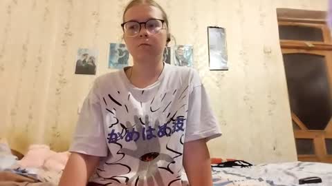 Snapshot of henrietteduchesne chatting on 07.09.26 Leila online show from 07.09.26