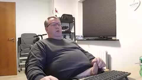 henrikrp1971 online show from 11.25.25