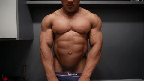 Snapshot of henrimusclee chatting on 04.10.26 Henri online show from 04.10.26