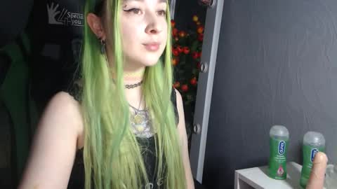 Snapshot of hentaishiing chatting on 12.15.24 Hentaishiing online show from 12.15.24