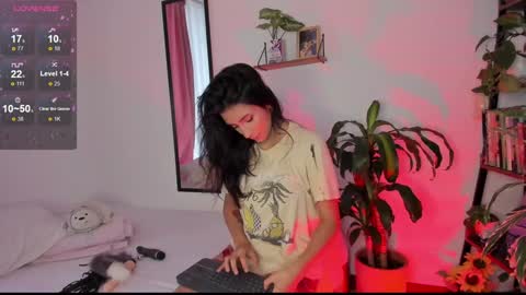 Snapshot of hera_069 chatting on 12.20.24 Hello I am Valentina independent Colombian model I love sensuality and pleasure welcome online show from 12.20.24