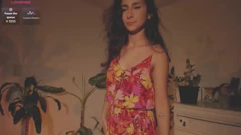 Snapshot of hera_069 chatting on 09.18.25 Hello I am Valentina independent Colombian model I love sensuality and pleasure welcome online show from 09.18.25