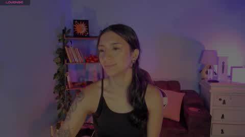 Hello I am Valentina independent Colombian model I love sensuality and pleasure welcome online show from 03.25.26