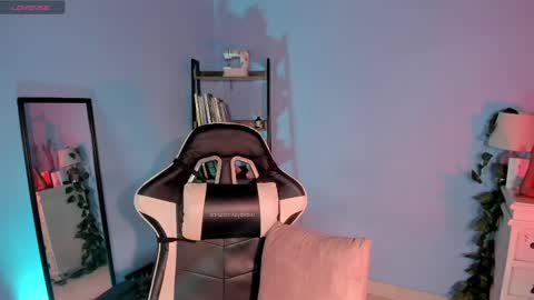 Snapshot of hera_069 chatting on 05.04.26 Hello I am Valentina independent Colombian model I love sensuality and pleasure welcome online show from 05.04.26