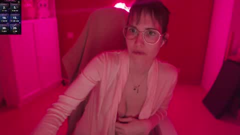 Snapshot of heraluna_ chatting on 01.12.25 HeraLuna  online show from 01.12.25