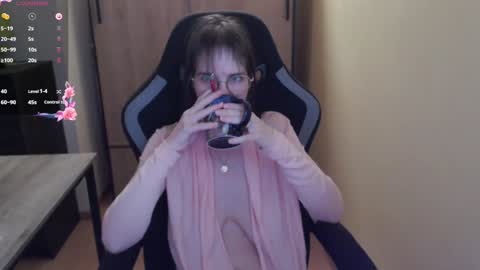 Snapshot of heraluna_ chatting on 01.26.25 HeraLuna  online show from 01.26.25