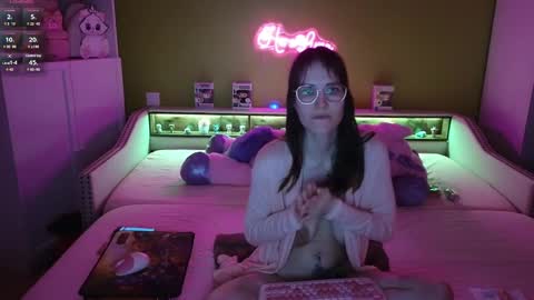 Snapshot of heraluna_ chatting on 02.14.25 HeraLuna  online show from 02.14.25