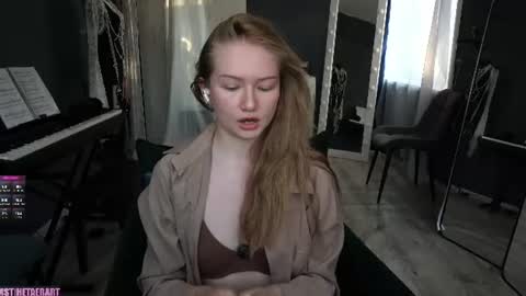 Snapshot of hetaerart chatting on 06.22.26 Sasha online show from 06.22.26