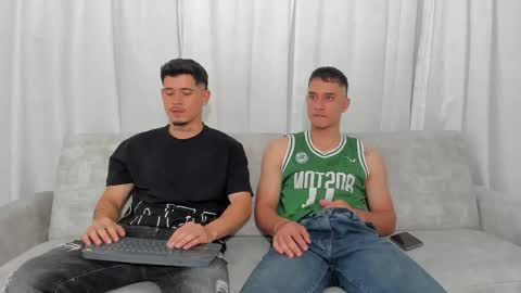 Snapshot of heteros_men chatting on 04.25.26 heteros men online show from 04.25.26