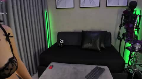 HEXAVELLE  online show from 10.17.25