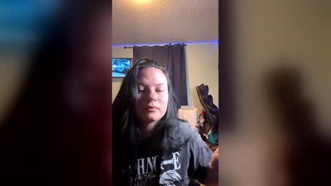 Snapshot of hexedbymommy chatting on 05.28.26 Hexedbymommy online show from 05.28.26