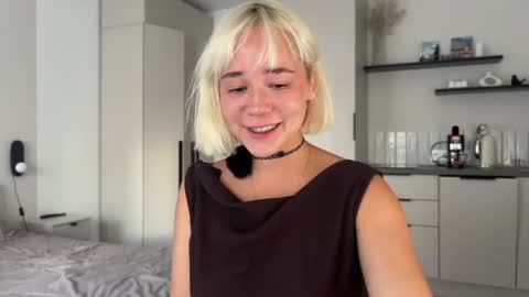 Snapshot of hey__lucy chatting on 08.09.26 Lucy Nip slip shady online show from 08.09.26