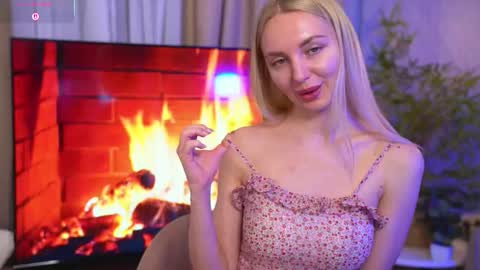 Snapshot of hey_becky chatting on 02.19.26 Becky online show from 02.19.26