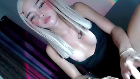 Snapshot of hey_sexy_lady28 chatting on 09.27.25 Tamarah online show from 09.27.25
