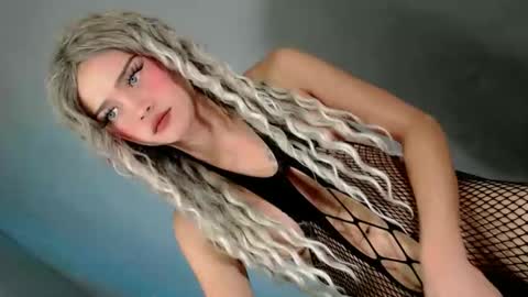 Snapshot of hey_sexy_lady28 chatting on 02.19.26 Tamarah online show from 02.19.26