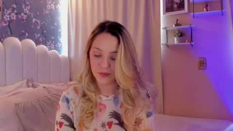 Snapshot of heymartina chatting on 04.29.26 Martina Ricci Show schedule Monday to Friday 8am colombia time I work some weekends online show from 04.29.26