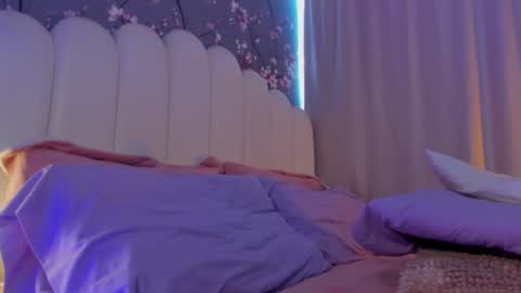 Snapshot of heymartina chatting on 07.25.26 Martina Ricci Show schedule Monday to Friday 8am colombia time I work some weekends online show from 07.25.26