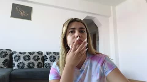 Snapshot of heysianna chatting on 06.17.26 Siana online show from 06.17.26