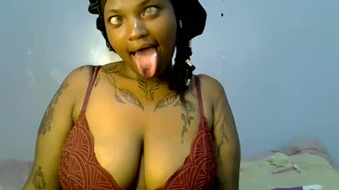 Snapshot of heyybanan chatting on 03.12.25 heyybanan online show from 03.12.25