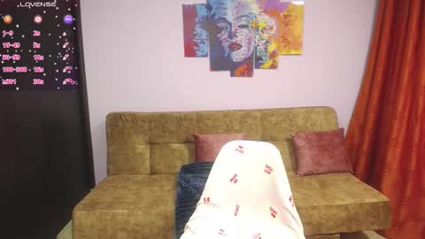 Snapshot of hi_allison chatting on 11.12.25 Allison online show from 11.12.25