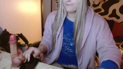 Snapshot of hi_elora chatting on 05.19.26 Elora online show from 05.19.26