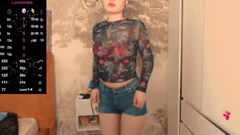 Snapshot of hiaru_cutie chatting on 10.19.25 Hiaru online show from 10.19.25