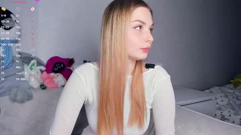 Snapshot of hidden_charm chatting on 02.05.26 Elizabeth online show from 02.05.26