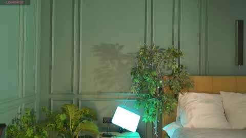 Snapshot of hidden_charm_ chatting on 11.12.25 My name is Angelina but I like when you call me Angel online show from 11.12.25