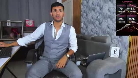 Snapshot of hiddenoffice chatting on 02.03.26 George online show from 02.03.26