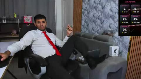 Snapshot of hiddenoffice chatting on 02.06.26 George online show from 02.06.26