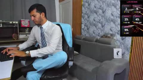 Snapshot of hiddenoffice chatting on 02.07.26 George online show from 02.07.26