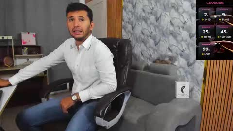 Snapshot of hiddenoffice chatting on 02.08.26 George online show from 02.08.26