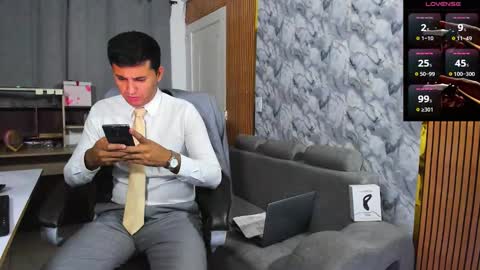 Snapshot of hiddenoffice chatting on 02.10.26 George online show from 02.10.26