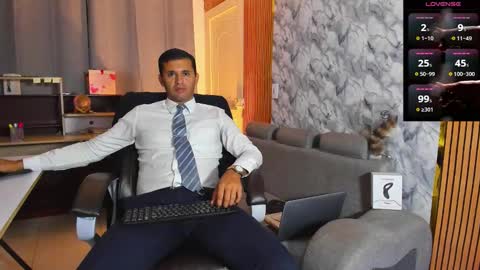 Snapshot of hiddenoffice chatting on 02.11.26 George online show from 02.11.26