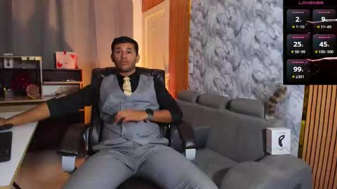 Snapshot of hiddenoffice chatting on 02.13.26 George online show from 02.13.26