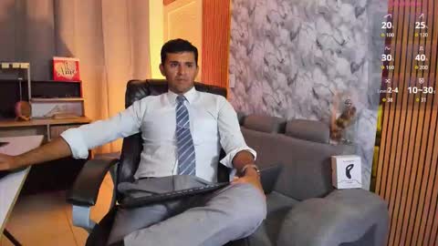 Snapshot of hiddenoffice chatting on 02.17.26 George online show from 02.17.26