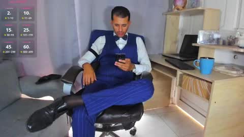 Snapshot of hiddenoffice chatting on 04.27.26 George online show from 04.27.26
