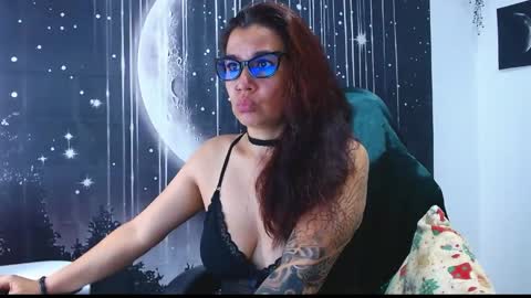 Snapshot of hikaryfire chatting on 05.19.26 hikaryfire online show from 05.19.26