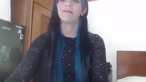 hilaril18 online show from 01.26.25