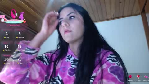 hilaril18 online show from 12.16.25