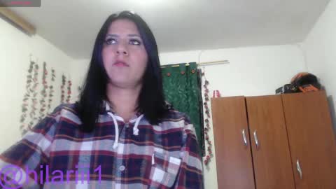 hilaril18 online show from 04.15.26